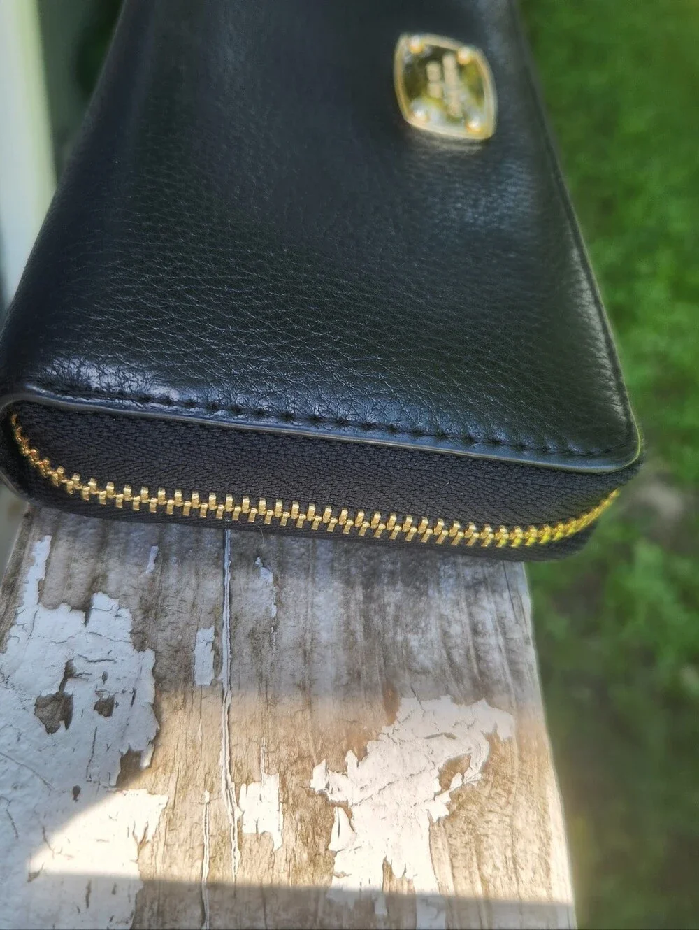 Michael Kors Jet Set Continental Wallet made of black pebbled leather EUC